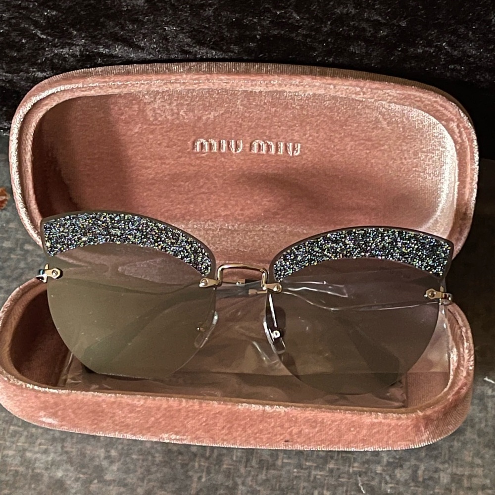 MIU MIU SUNGLASSES